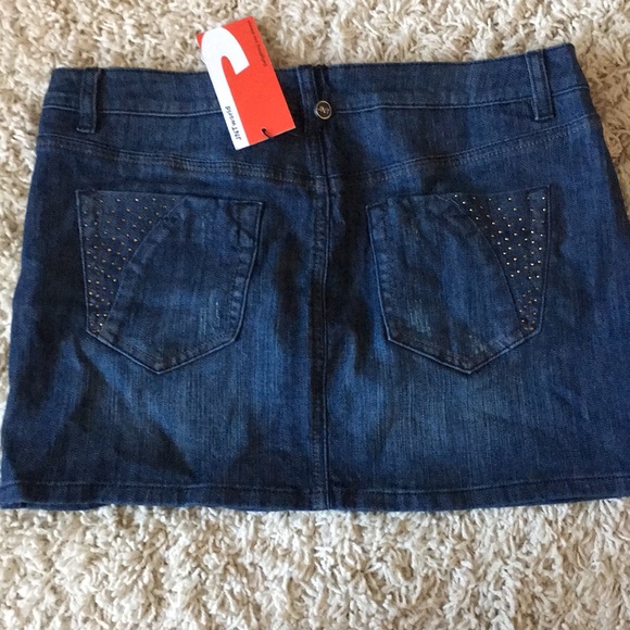 Mini skirt - Picture 2 of 4